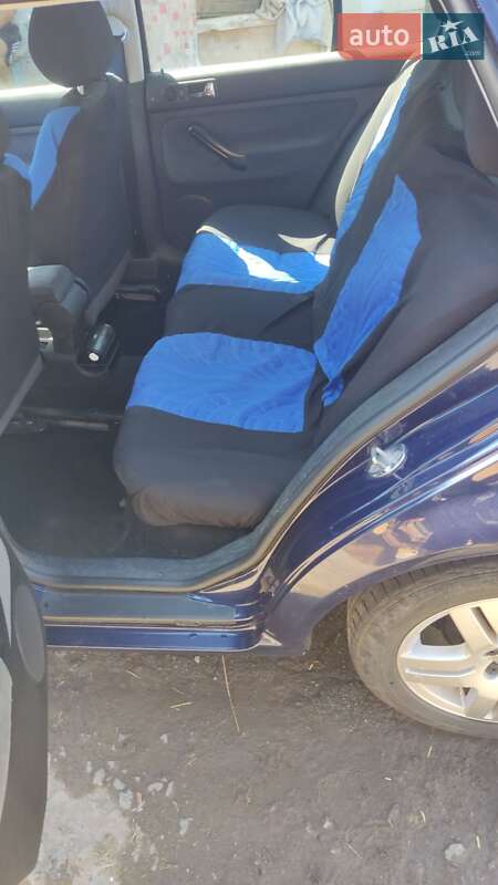 Хетчбек Volkswagen Golf 2000 в Немирові