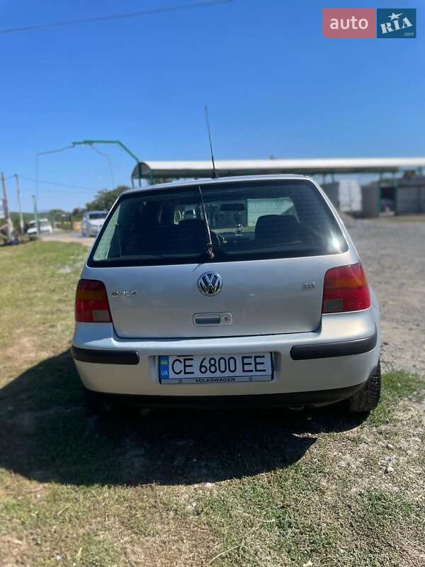 Хетчбек Volkswagen Golf 1998 в Чернівцях