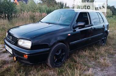 Хэтчбек Volkswagen Golf 1997 в Вараше