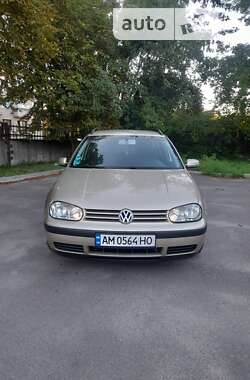 Універсал Volkswagen Golf 2003 в Києві