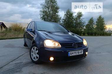 Хэтчбек Volkswagen Golf 2006 в Коростене