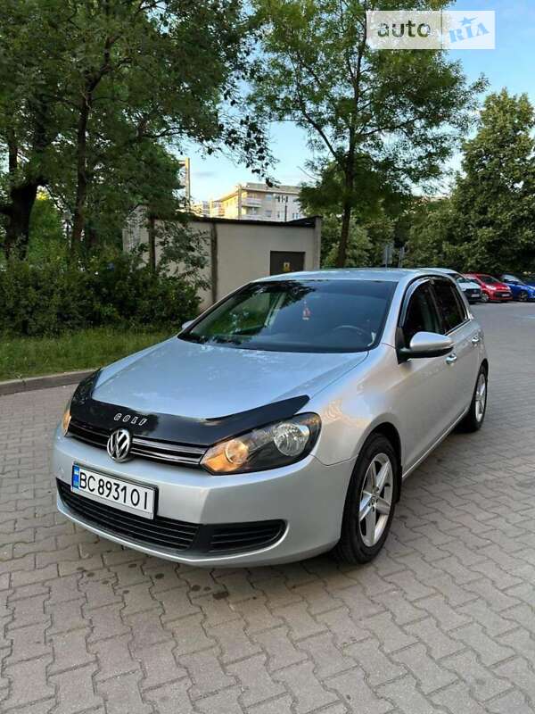 Хэтчбек Volkswagen Golf 2009 в Новояворовске