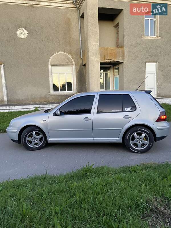 Хетчбек Volkswagen Golf 2000 в Старокостянтинові