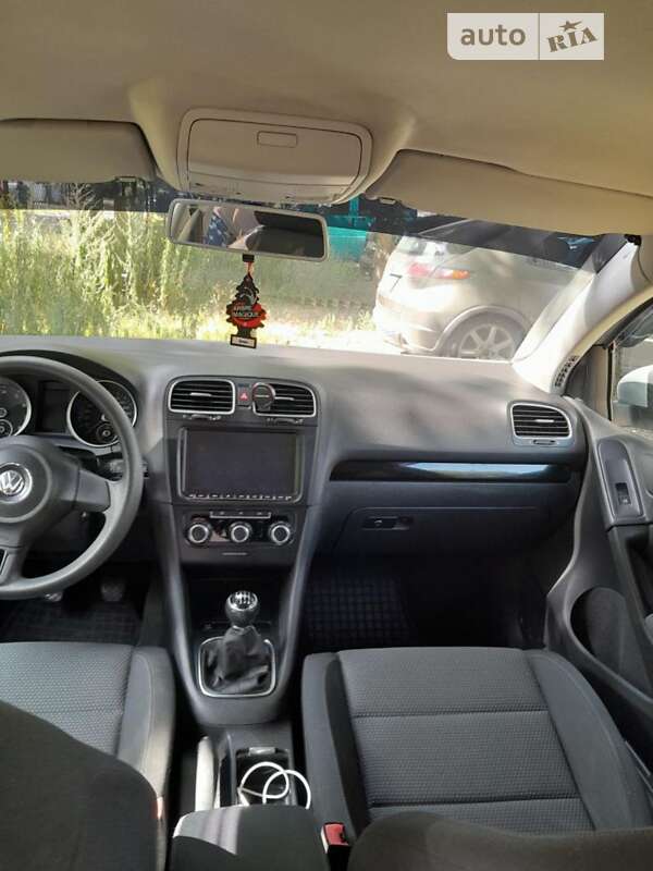 Хэтчбек Volkswagen Golf 2009 в Новояворовске