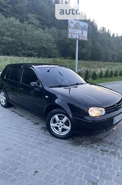 Хэтчбек Volkswagen Golf 2002 в Полянице