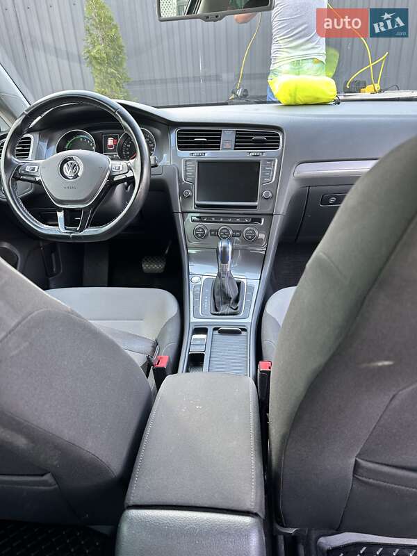 Хетчбек Volkswagen Golf 2015 в Львові