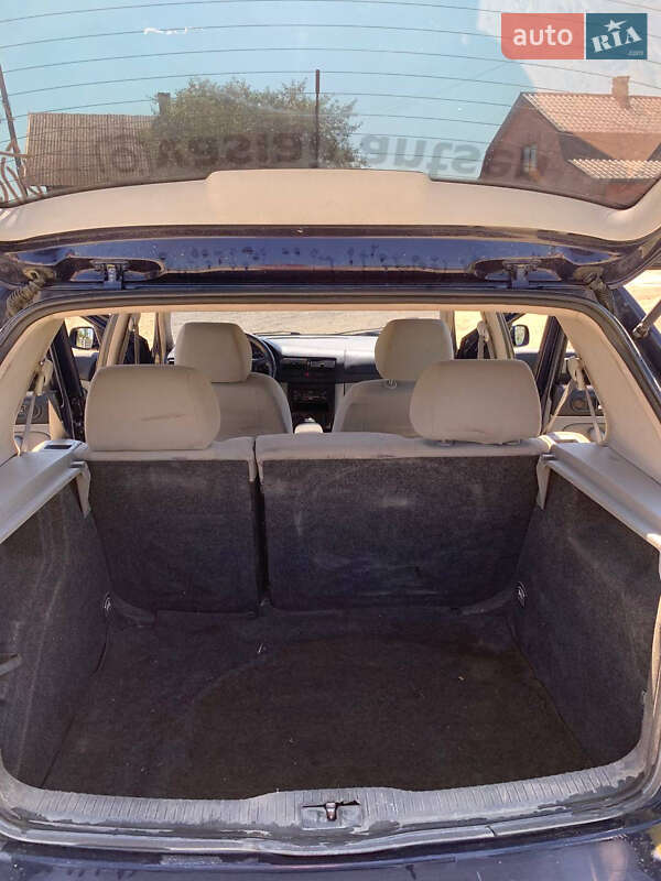 Хэтчбек Volkswagen Golf 2000 в Банилове-Подгорном