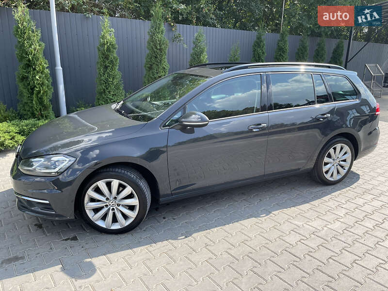 Універсал Volkswagen Golf 2017 в Тернополі