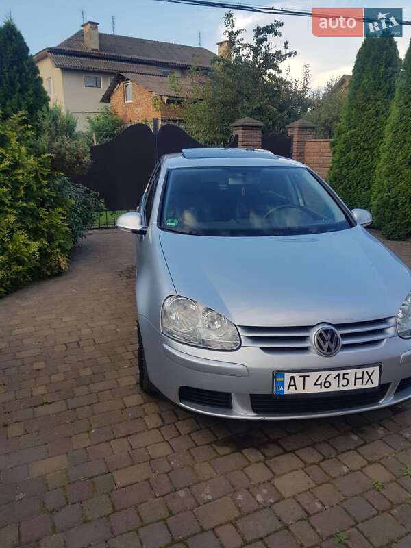 Хэтчбек Volkswagen Golf 2004 в Ивано-Франковске