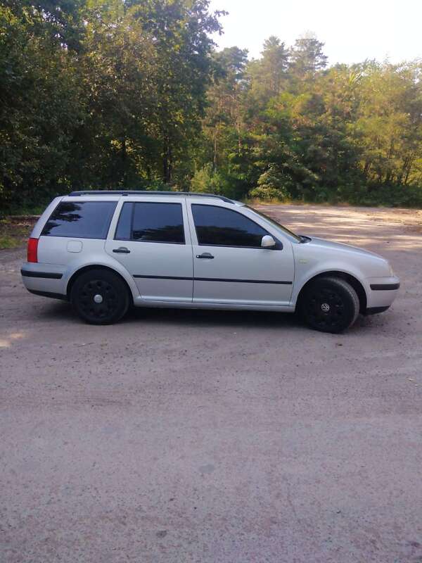 Универсал Volkswagen Golf 1999 в Сарнах