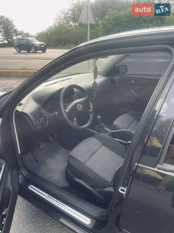 Хэтчбек Volkswagen Golf 2000 в Черновцах