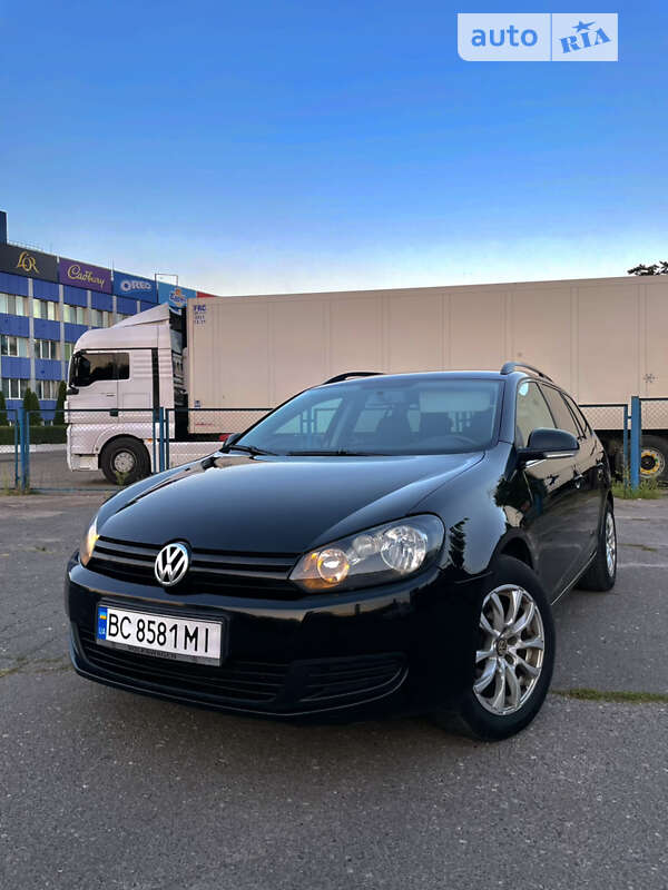 Универсал Volkswagen Golf 2010 в Тростянце