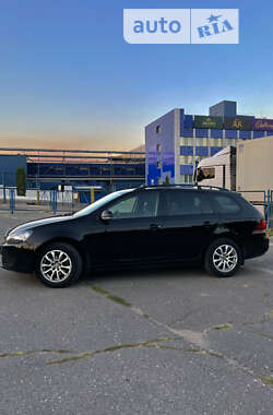 Универсал Volkswagen Golf 2010 в Тростянце