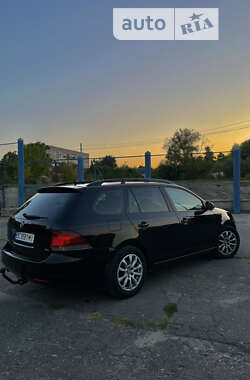 Универсал Volkswagen Golf 2010 в Тростянце