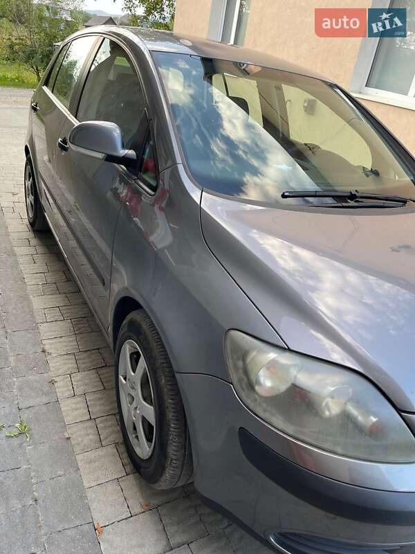 Хетчбек Volkswagen Golf 2005 в Івано-Франківську