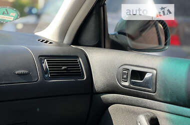 Хэтчбек Volkswagen Golf 2003 в 