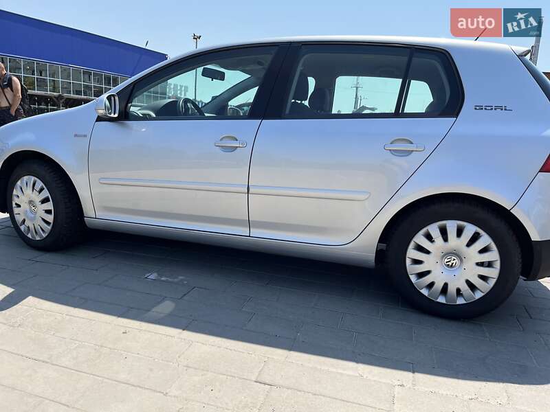 Хетчбек Volkswagen Golf 2006 в Сумах