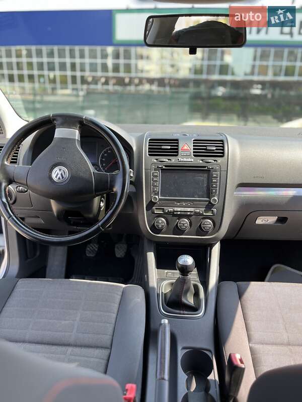 Хетчбек Volkswagen Golf 2006 в Сумах