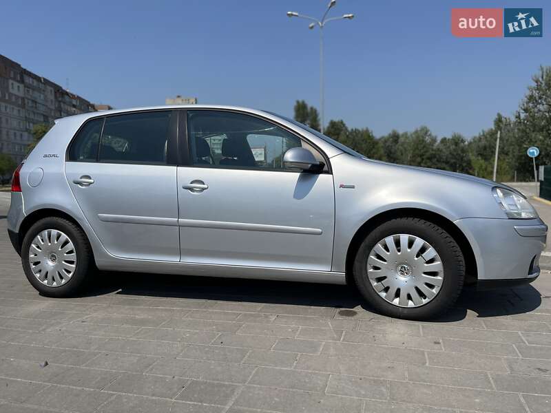 Хетчбек Volkswagen Golf 2006 в Сумах