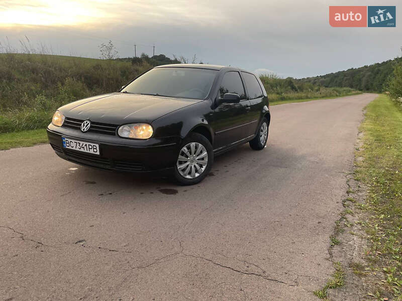 Хэтчбек Volkswagen Golf 2002 в Львове