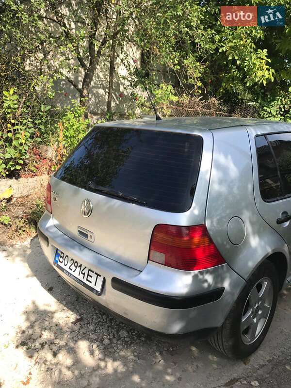Хетчбек Volkswagen Golf 2003 в Тернополі