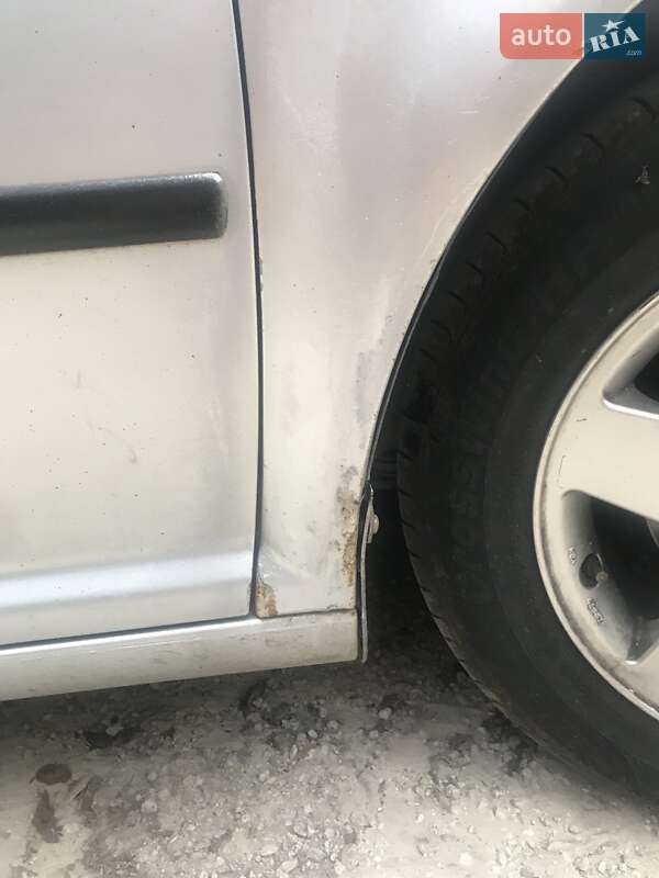 Хетчбек Volkswagen Golf 2003 в Тернополі