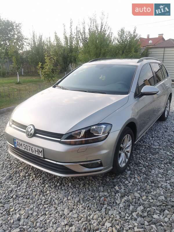 Універсал Volkswagen Golf 2017 в Житомирі