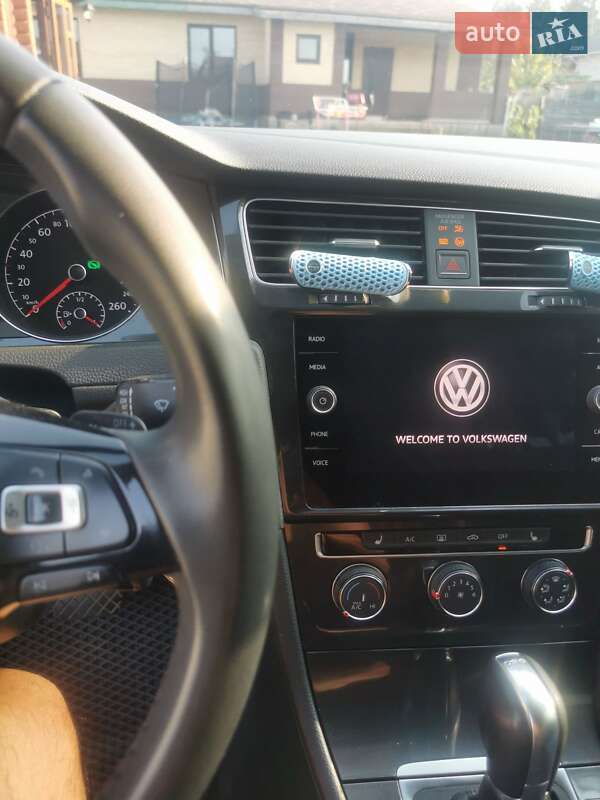 Універсал Volkswagen Golf 2017 в Житомирі