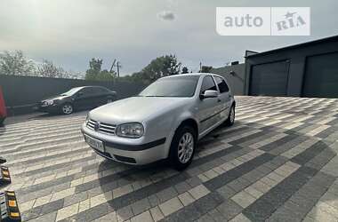 Хэтчбек Volkswagen Golf 2002 в Львове