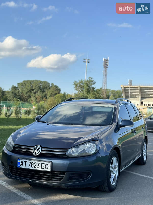 Універсал Volkswagen Golf 2010 в Івано-Франківську