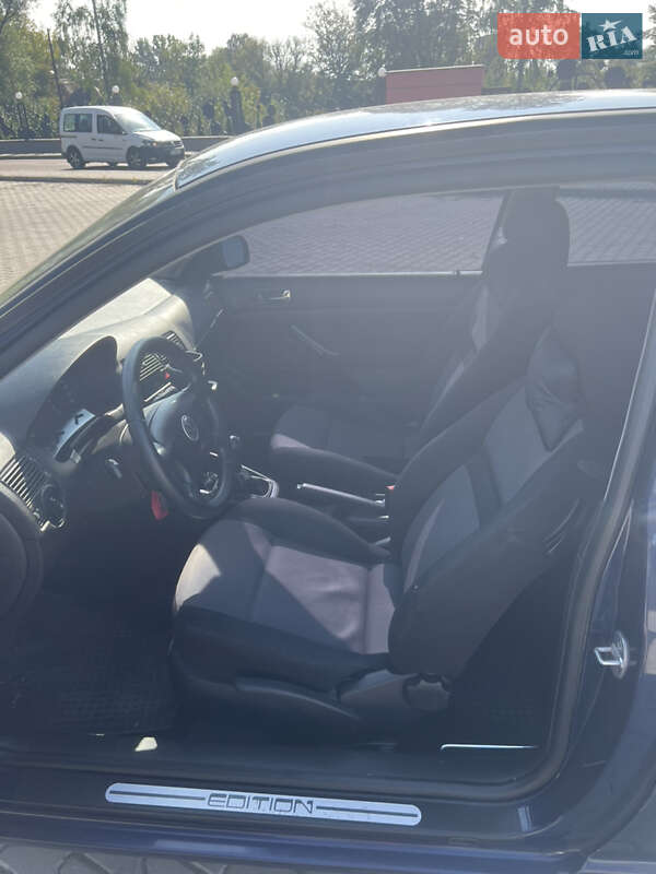 Хетчбек Volkswagen Golf 2001 в Дрогобичі