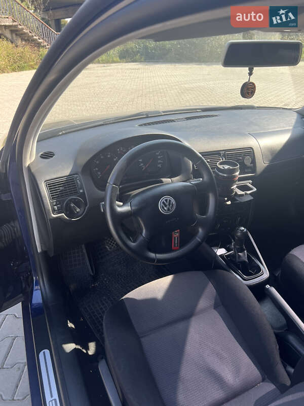 Хетчбек Volkswagen Golf 2001 в Дрогобичі