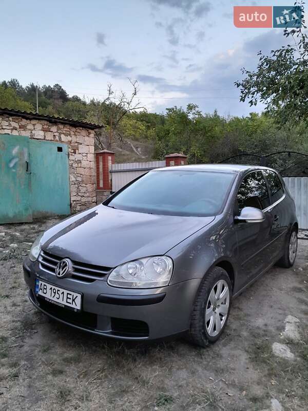 Хетчбек Volkswagen Golf 2005 в Ямполі