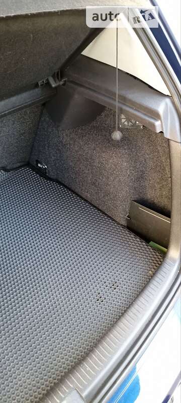 Хэтчбек Volkswagen Golf 2005 в Хмельницком