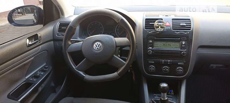 Хэтчбек Volkswagen Golf 2005 в Хмельницком