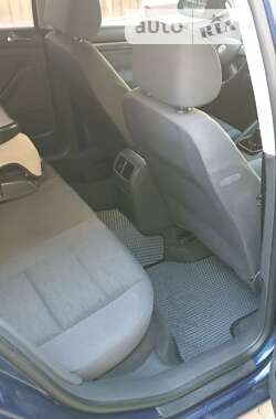 Хэтчбек Volkswagen Golf 2005 в 