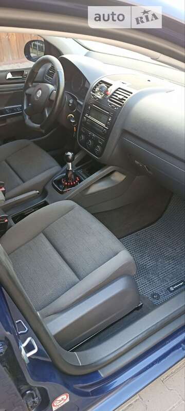 Хэтчбек Volkswagen Golf 2005 в Хмельницком