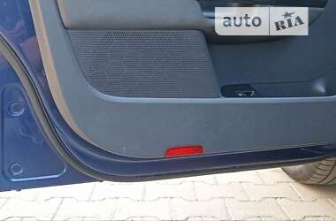 Хэтчбек Volkswagen Golf 2005 в 