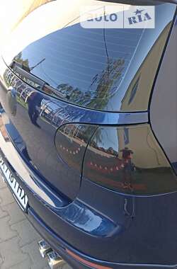 Хэтчбек Volkswagen Golf 2005 в 
