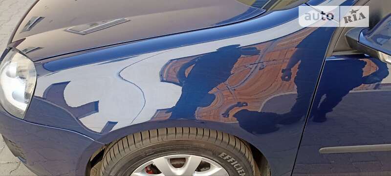 Хэтчбек Volkswagen Golf 2005 в Хмельницком