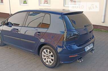 Хэтчбек Volkswagen Golf 2005 в 