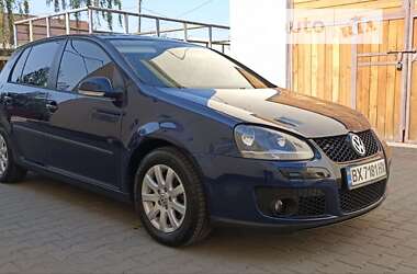 Хэтчбек Volkswagen Golf 2005 в 