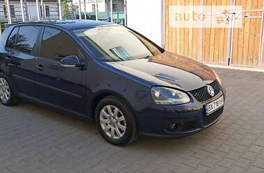 Хэтчбек Volkswagen Golf 2005 в 