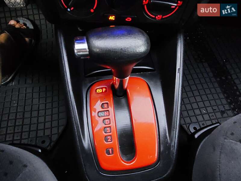 Хетчбек Volkswagen Golf 1999 в Одесі