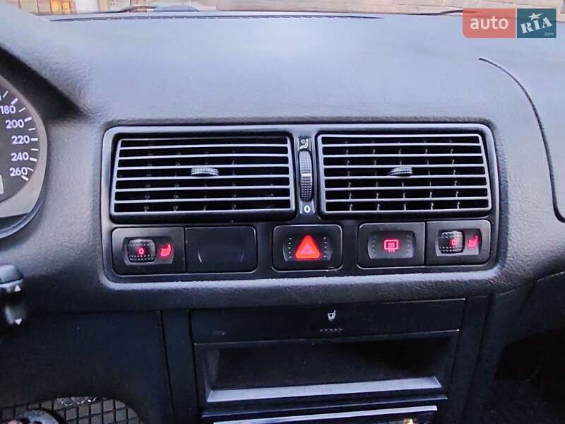 Хетчбек Volkswagen Golf 1999 в Одесі