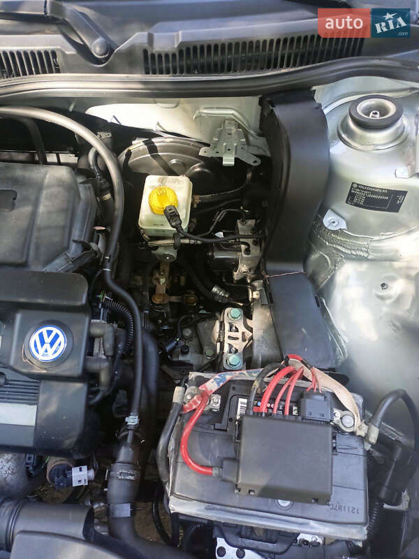 Хэтчбек Volkswagen Golf 2001 в Гадяче