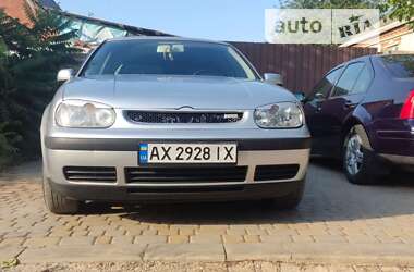 Хэтчбек Volkswagen Golf 2001 в Харькове