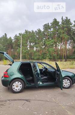 Хэтчбек Volkswagen Golf 2000 в 