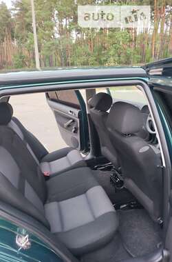 Хэтчбек Volkswagen Golf 2000 в 
