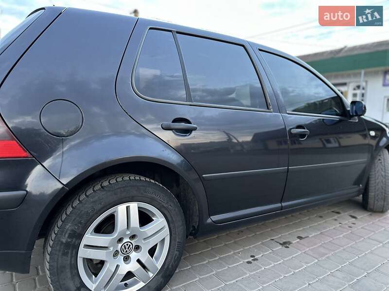 Хэтчбек Volkswagen Golf 2001 в Локачах